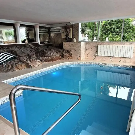 Larnia De Tenerife *